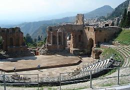 Taormina, niente soldi per pulire i bagni Il Teatro Antico rischia di essere chiuso
