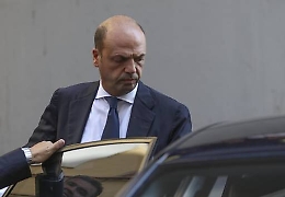 Terrorismo, Terrorismo, il ministro Alfano ad Agrigento: «Il nostro compito è difendere la libertà»