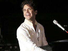 Tutti pazzi per il «talent» Mika Pienone al concerto al Teatro di Taormina