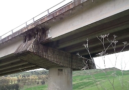 Un altro viadotto a rischio sull’A19 vicino Resuttano il cemento si sgretola