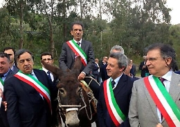 Viadotto Himera, sotto i piloni va in scena protesta di 15 sindaci