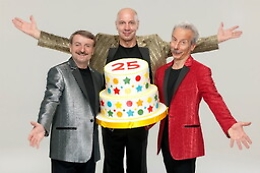 Ad Acireale Aldo, Giovanni e Giacomo spengono 25 candeline...di risate