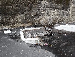 Catania, Villaggio Dusmet liquami fognari per strada