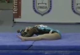 La trave tradisce Carlotta Ferlito. Brutta caduta a Jesolo per la libellula catanese