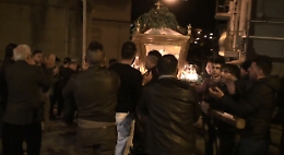 San Michele di Ganzaria, ecco il video dei carabinieri: applausi sotto casa del boss