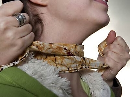 Tenta di strangolare la moglie: arrestato dai carabinieri a Belpasso