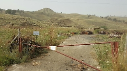 Carcasse di animali in terreno confiscato alla mafia: sequestrato