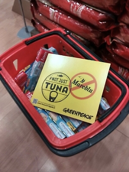 Greenpeace contro marchio tonno in scatola: metodi non sostenibili
