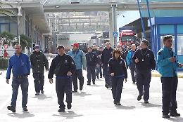 Termini Imerese: ex operaio Fiat s'incatena davanti fabbrica