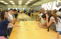 Tutti pazzi per il nuovo Iphone7
ma stavolta niente lunghe file