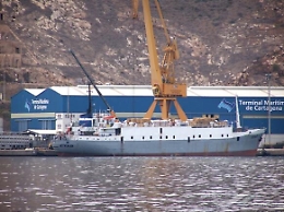 Migranti prigionieri su un mercantile liberati dalla Guardia Costiera