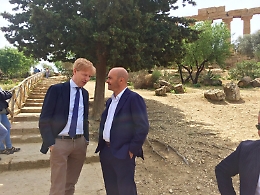 Il Commissario Montalbano gira dentro al tempio di Giunone