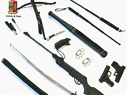 &laquo;Vi ammazzo&raquo;: si barrica in casa e minaccia di uccidere la famiglia