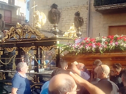 Carrozza con cavalli per l'ultimo saluto