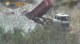 La maxi-discarica abusiva a Messina: scomparsi una collina e un bosco