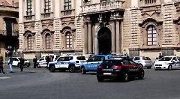 Catania, protesta davanti al Comune: «Vogliamo il buono famiglia»