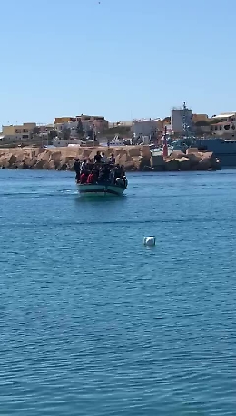 Coronavirus, cresce la paura a Lampedusa. Poco fa ennesimo sbarco autonomo