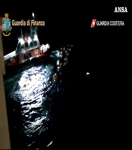 Lampedusa, migranti in mare dopo naufragio: ecco il salvataggio