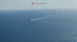 Mercantile in fiamme al largo di Catania, in salvo l'equipaggio