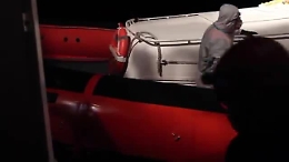 Alan Kurdi, tre migranti evacuati: «Ora serve un porto sicuro»