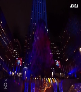 Si accende l'albero di Natale a Rockefeller center: show a New York