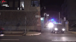 Immigrati "truccati" per spedirli in Svizzera e Regno Unito, arrestati due dipendenti della ex Provincia di Palermo