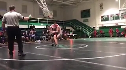 Mossa illegale contro il figlio scatena la folle ira del padre