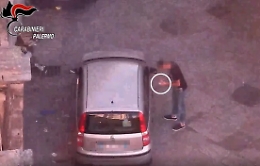 Palermo, il video dell'operazione antidroga al mercato del Capo