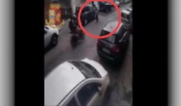 Catania, lo scippo è fulmineo ma anche l'arresto dei ladri: video