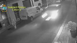 Arresto pregiudicato violento, il video della Guardia di finanza di Catania