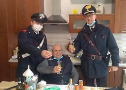 «Ho 94 anni, sono solo, può venire un carabiniere per il brindisi?» Ecco la telefonata dal signor Fiorenzo al 112
