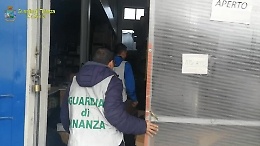 Misterbianco, le Fiamme Gialle nel "capannone" della merce fasulla