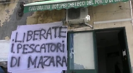 Sequestro pescatori, sirene e trombe dei pescherecci catanesi per solidarietà
