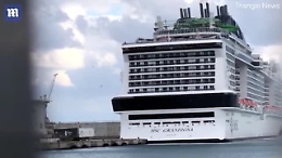 Palermo, nave da crociera in manovra si schianta contro molo