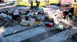 Esplosione del cassonetto a Catania, «Poteva essere una strage»