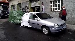 Catania, due prendono fuoco in via Quieta per i botti di Capodanno