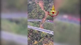 Savona, frana travolge e fa crollare ponte dell'autostrada