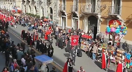 Sant'Agata, la processione dell'offerta della cera