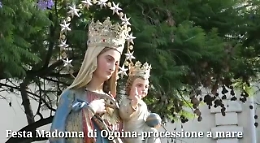 Madonna di Ognina, la processione a mare dal golfo catanese ad Aci Trezza