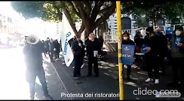A Catania la protesta di titolari di bar e ristoranti: «Vogliamo aprire»