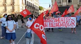 "Priorità alla scuola", anche a Catania prof, personale Ata, studenti e genitori in piazza