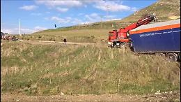 A19 interrotta: tir si mette di traverso, code e disagi pure sulla strada alternativa