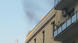 Catania, panico in via Coviello per incendio in un call center: nessun ferito