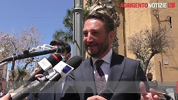 La gaffe di Cancelleri: «Sono tornati i turisti». Invece era la nave dei migranti