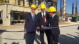 Il momento del taglio del nastro