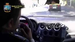 Palermo, dieci chili di cocaina nascosti tra le cassette di mandarini