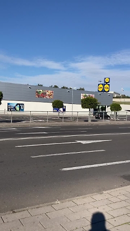 Domenica Rossa: Il deserto nei centri commerciali