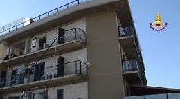 Esplosione in palazzina di via Sava a Catania: l'intervento dei Vigili del Fuoco