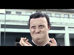 Il trailer di "Oltre la linea"