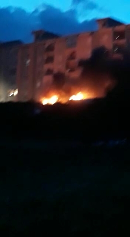 Catania, baracca in fiamme a Librino